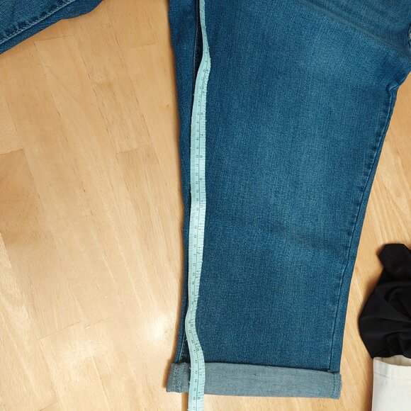 Women's D.JEANS Plus Size Recycled Denim Rolled Capri Blue Jeans Size 20 - Picture 9 of 11